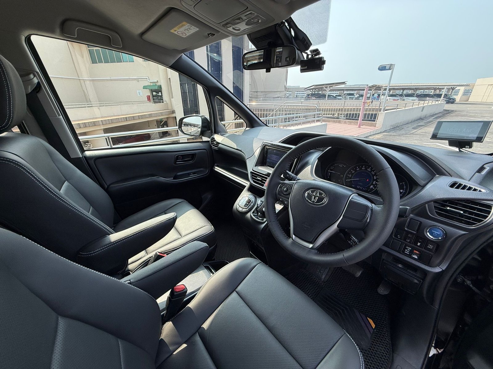 Toyota Noah Hybrid 1.8 X photo 7